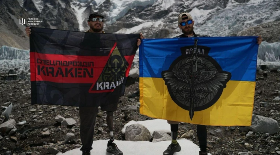 Украинские ветераны с ампутациями покорили Гималаи Без границ: украинские ветераны совершили восхождение в Гималаях. Фото: ГУР