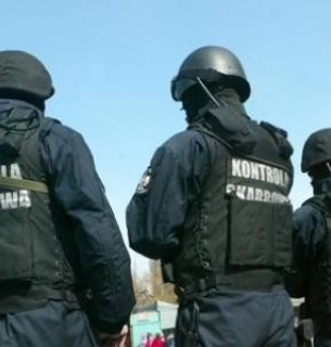 Санкції в дії: Польща затримала на кордоні з Білоруссю партію авіаційних шин Фото ЦТС