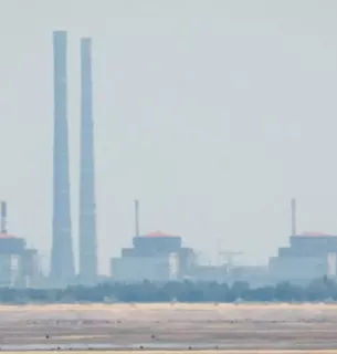 Росія будує лінії електропередач для підключення Запорізької АЕС до своєї мережі Фото: Alina Smutko/Reuters