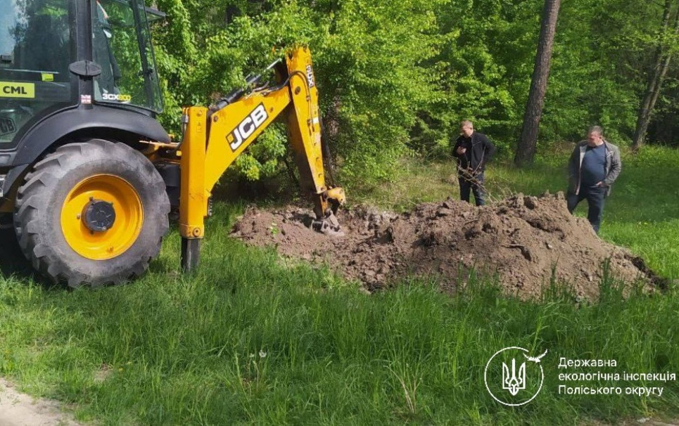 В Житомирской области сельсовет ликвидировал «бесхозную» канализационную трубу  В Житомирской области сельсовет ликвидировал «бесхозную» канализационную трубу