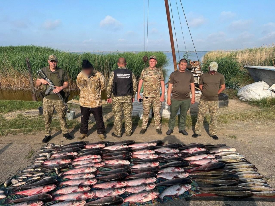 Браконьєрство на озері Китай: на Одещині затримали порушників із великим уловом На Одещині викрито факт грубого порушення правил рибальства на озері Китай