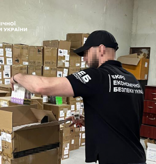 Рекордное изъятие на 1,2 миллиарда: очередная успешная работа БЭБ и СБУ БЭБ и СБУ ликвидировали схему производства жидкостей для сигарет на 1,2 млрд грн