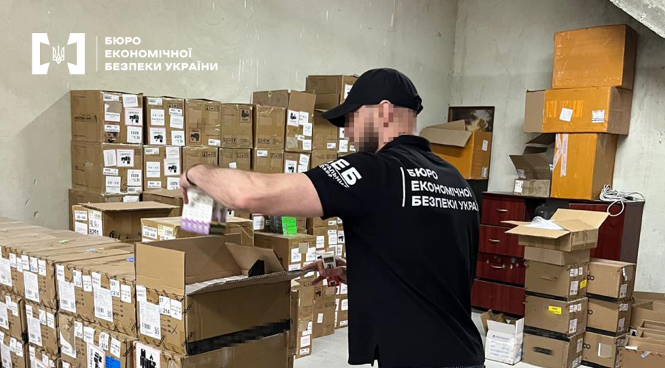 Рекордне вилучення на 1,2 мільярда: чергова успішна робота БЕБ та СБУ БЕБ та СБУ ліквідували схему виробництва рідин для цигарок на 1,2 млрд грн