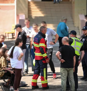 Двоє підлітків постраждали та 15 людей евакуювали через пожежу в навчальному закладі в Чернівцях Пожежа в навчальному закладі в Чернівцях