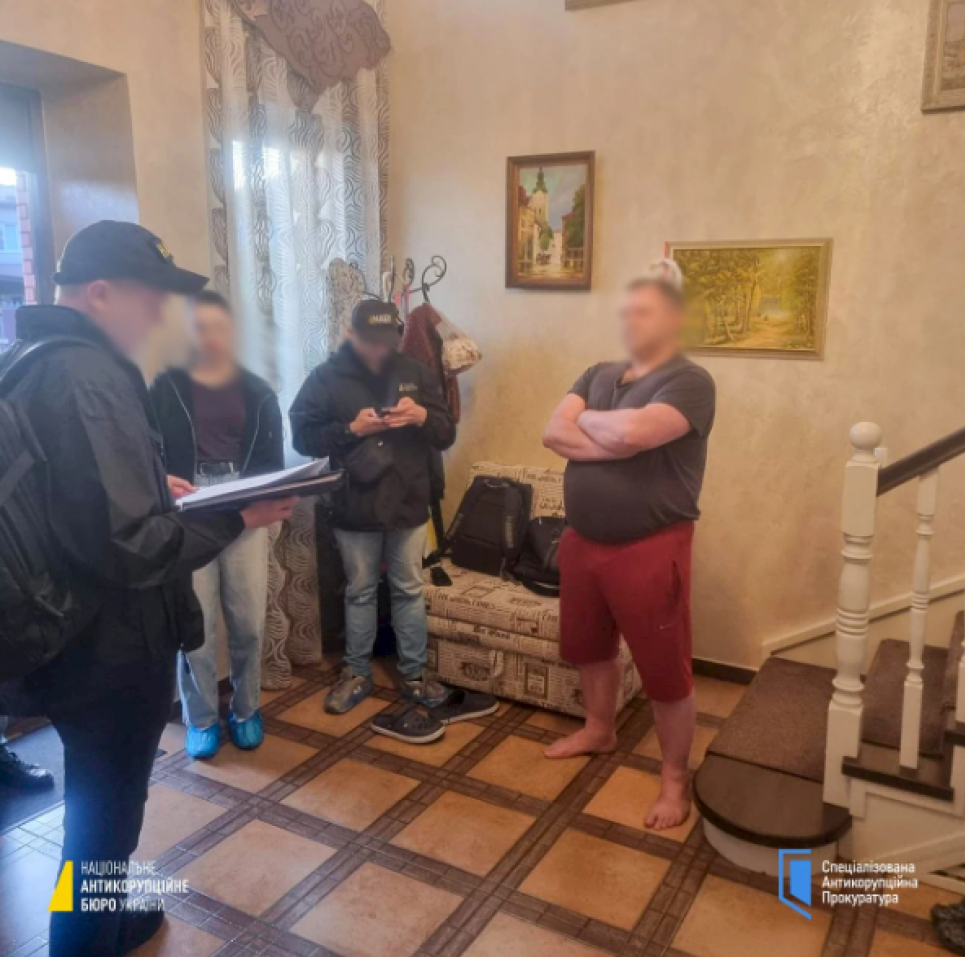 НАБУ викрило топпосадовця "Нафтогазу" та ексчиновників на мільярдних махінаціях із землею в Києві НАБУ викрило топпосадовця "Нафтогазу" та ексчиновників на мільярдних махінаціях із землею в Києві