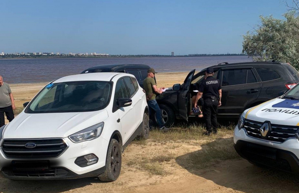 Это не зона развлечений: в Одесской области оштрафовали агрессивного джипера за езду в заповеднике Джипинг на Куяльнике.