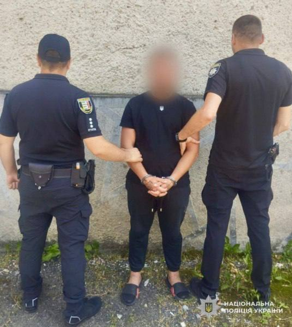 На Закарпатті затримали чоловіка за розбещення дівчат у дитячому таборі Розбещення дівчат у таборі на Закарпатті