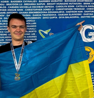 Екоідея на мільйон: житомирський ліцеїст став срібним призером Олімпіади геніїв у США Житомирський ліцеїст Дмитро Грищук виграв срібло на Олімпіаді геніїв у США геніїв у США
