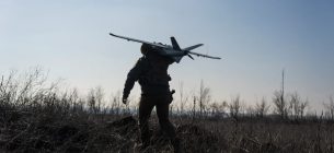 Украинский разведывательный беспилотный самолет «Лелека» из 80-й десантно-штурмовой бригады действует на позиции в Донецкой области, Украина, 7 марта 2024 года. Фото: (Laurel Chor/SOPA Images/LightRocket via Getty Images)
