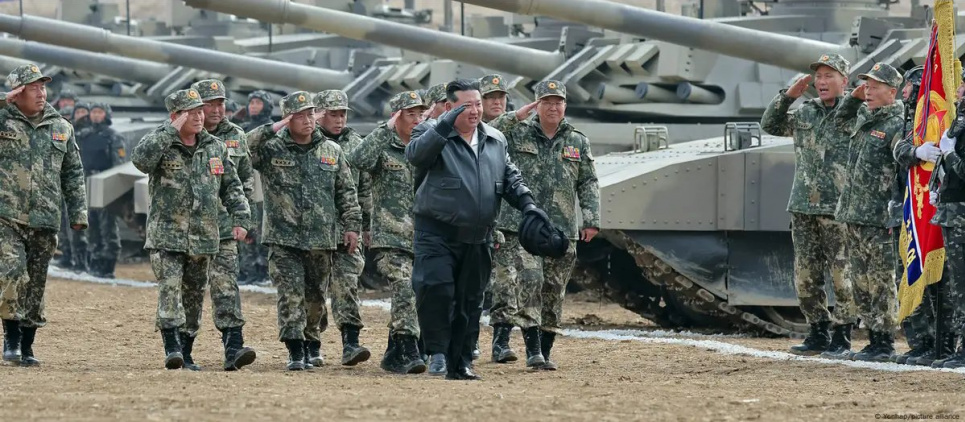 КНДР розгортає додаткових працівників та бійців на боці Росії Військові навчання у КНДР (Архівне фото)