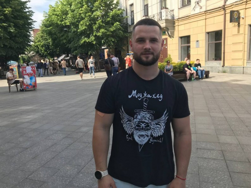 Військовий з Житомира встановив рекорд Гіннеса прямо в зоні бойових дій Військовий з Житомира встановив рекорд Гіннеса в зоні бойових дій