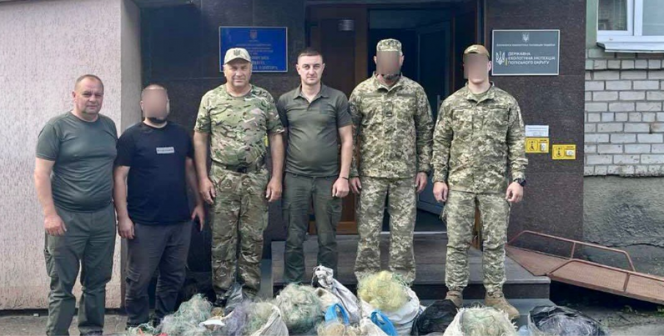 На Житомирщині вилучені сітки перетворять на маскування для ЗСУ Сітковий матеріал отримає друге життя