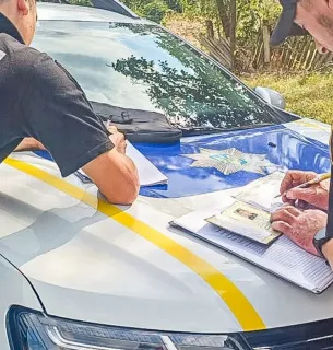 В Україні посилюють відповідальність за паркування на місцях для людей з інвалідністю Штраф за паркування на місцях для інвалідів зросте до 5100 грн – рішення Кабміну
