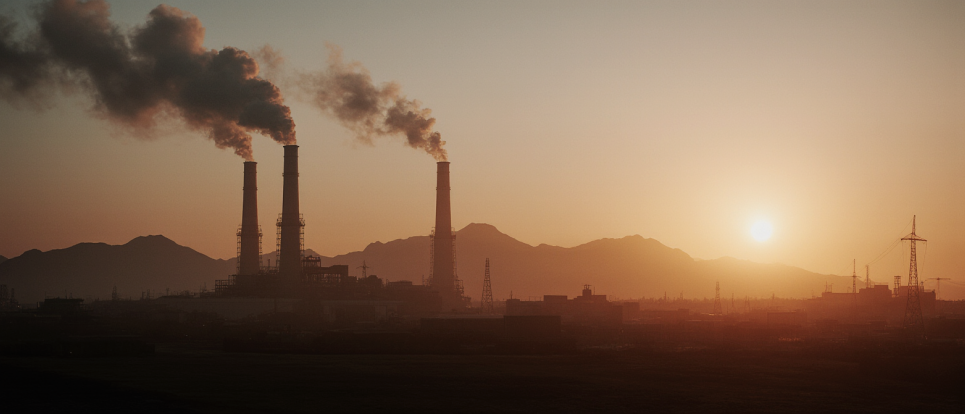 Планета на межі — людство викинуло 40,8 гігатонн CO₂ Дим над ТЕС. Зображення створено ШІ