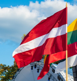 Країни Балтії скасовують заборону на міни: Європа готується до війни Прапори Литви, Латвії та Естонії. Фото ілюстративне