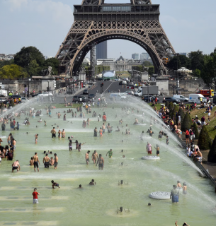 Спека у Парижі. Фото: Bertrand Guay/AFP через Getty Images