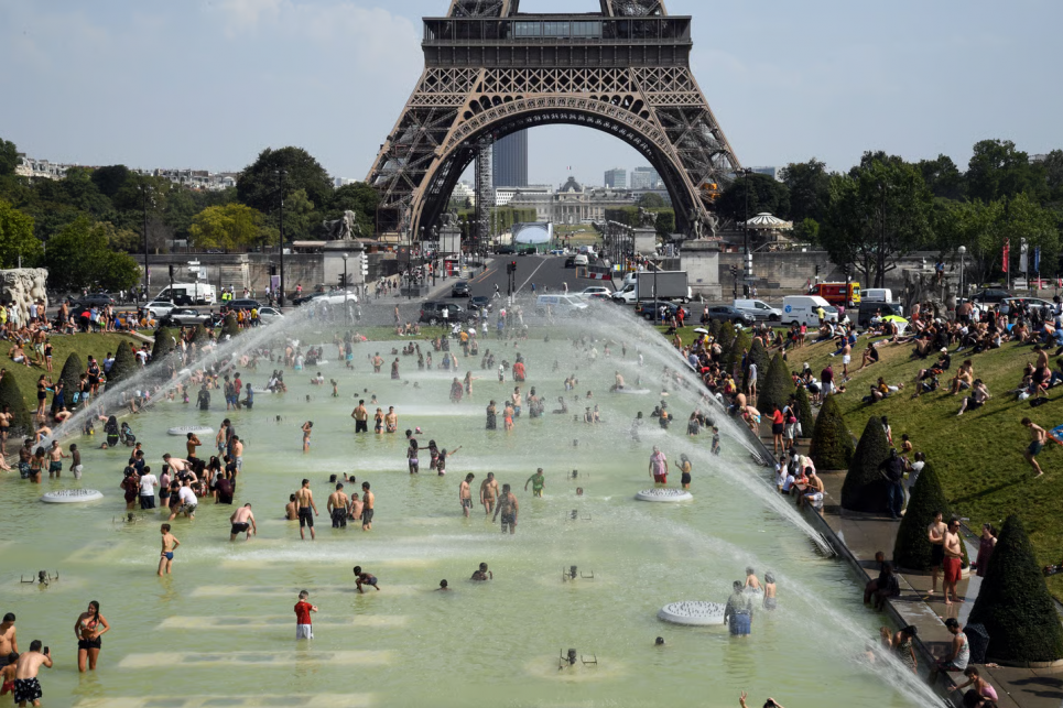 Жара в Париже. Фото: Bertrand Guay/AFP через Getty Images
