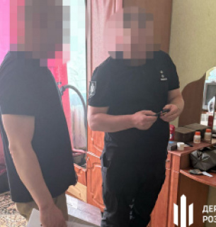 "Золота" деревина для армії: ДБР викрило військового посадовця на схемі зі збитками у 25 млн грн ДБР викрило військового на закупівлі деревини зі збитками у 25 млн грн
