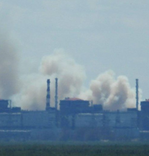 Стовп диму над ЗАЕС: у МАГАТЕ розкрили причину задимлення на окупованій станції Фото: t.me/other_nikopol