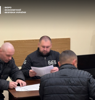 Военного и депутата будут судить за растрату 2,4 млн грн на фиктивном освещении Военного и депутата будут судить за растрату 2,4 млн грн на фиктивном освещении