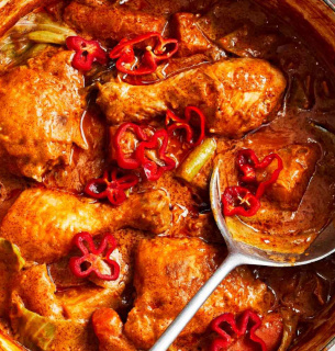 Мафе — унікальне поєднання м'яса, овочів та арахісової пасти Фото: Foodandwine.com