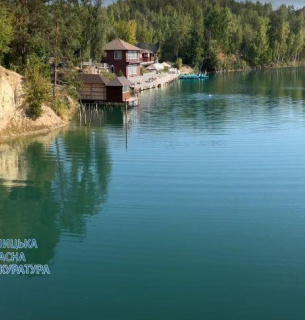 Самовольно построенную базу отдыха возле Черепашинецкого карьера окончательно вернули общине