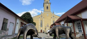 Легенда про заснування Берегова ожила в бронзі: у місті встановили нову скульптуру (ФОТО) У Берегові встановили скульптуру бика, що за легендою заснував місто