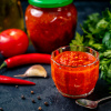 Гостра аджика з помідорами: простий рецепт Фото: Amoftaste.com