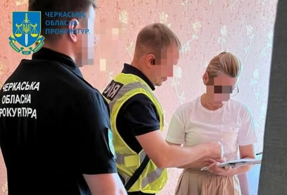 Директорку підрозділу Черкаської міськради підозрюють у розтраті понад 3,2 млн грн на закупівлі продуктових наборів Директорку підрозділу Черкаської міськради підозрюють у розтраті 3,2 млн грн на закупівлі продуктів