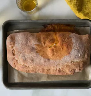 Простий рецепт закритої піци, що тане в роті: кальцоне Фото: Acozykitchen.com