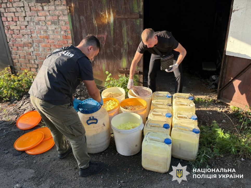 Нацполіція ліквідувала наркоугруповання та запобігла потраплянню на ринок 8 мільйонів доз наркотиків