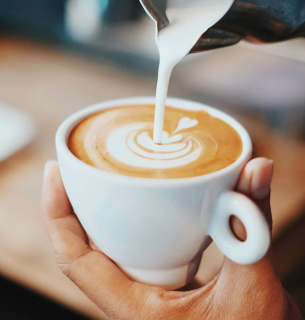 Заряд настрою з першого ж ковтка — як кава впливає на настрій? Фото: Truth-about-coffee-impact-on-environment-planet