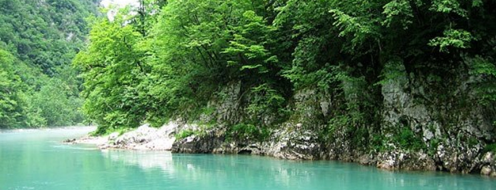 На Закарпатті є таємна лагуна з бірюзовою водою