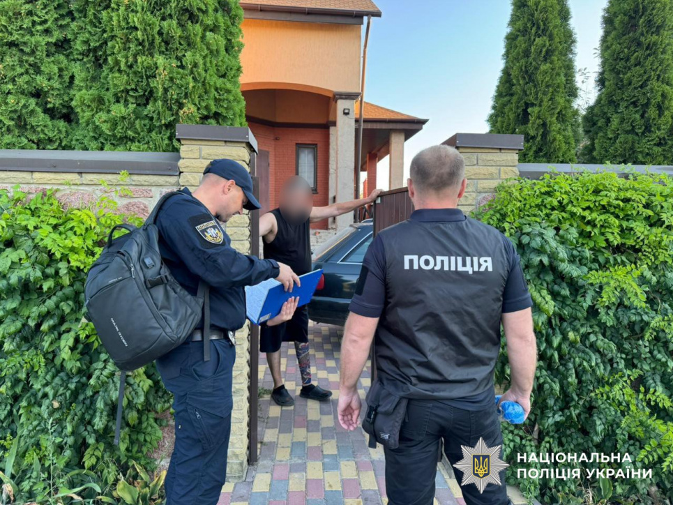 Поліція викрила шахраїв, що намагалися заволодіти землею кіностудії Довженка Поліція викрила шахраїв, що намагалися заволодіти землею кіностудії Довженка