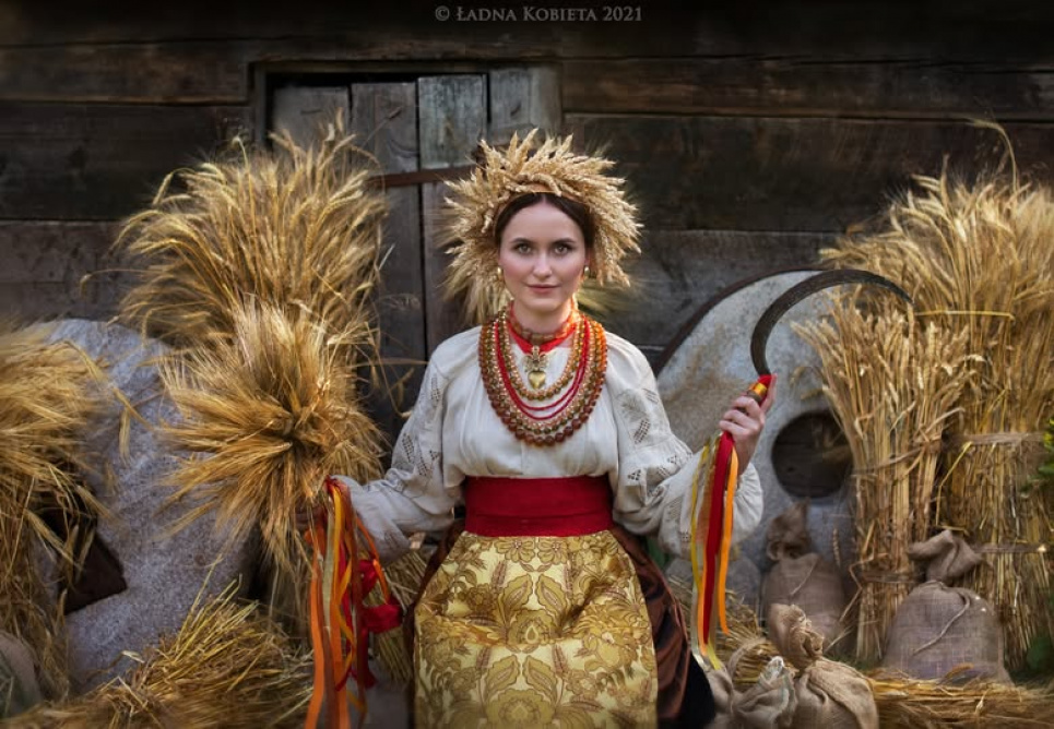 В Україні святкують Обжинки: як відзначали стародавнє свято врожаю Фото: Етно-фотограф Анна Сенік / Ładna Kobieta