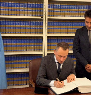 Україна підписала історичну Угоду ООН про захист Світового океану Україна підписала Угоду про відкрите море (BBNJ). Захист океану, екологія, міжнародна співпраця.