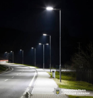 Вуличні ліхтарі, фото нацполіція України