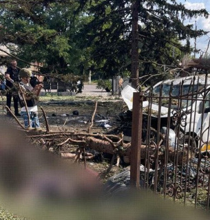 Наслідки удару КАБа на пенсіонерів у Донецькій області. / © Telegram начальника Донецької ОВА Вадима Філашкіна