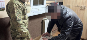 Судитимуть постачальників неякісного меду військовим на понад 30 млн грн. Фото: ДБР