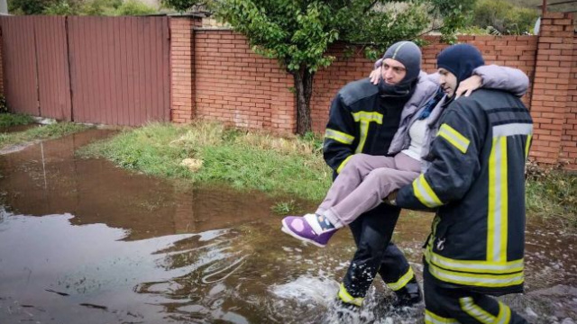Гибель людей из-за ливня: четырех одесских чиновников взяли под стражу с миллионными залогами Потоп в Одессе.