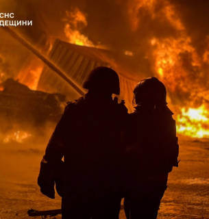 Нічна атака на Одещину: палаючий порт і п’ятеро постраждалих Росія атакувала Одещину: палаючий порт і п’ятеро постраждалих