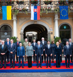 Украина и Словакия углубляют диалог: энергетическая помощь и финансирование школьных укрытий Словакия предоставит Украине €500 тыс. на энергооборудование и €300 тыс. на школьные укрытия — итоги переговоров в Кошице