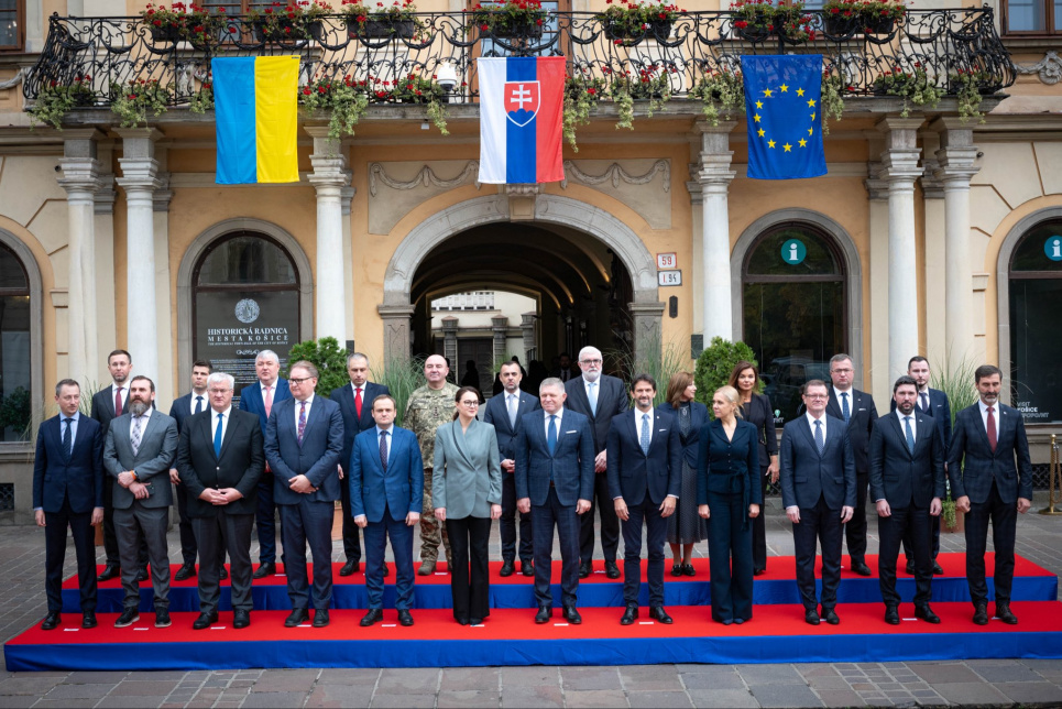 Украина и Словакия углубляют диалог: энергетическая помощь и финансирование школьных укрытий Словакия предоставит Украине €500 тыс. на энергооборудование и €300 тыс. на школьные укрытия — итоги переговоров в Кошице
