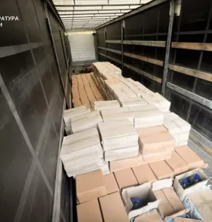 В Закарпатье изъяли фальсифицированных подакцизных товаров на 2 миллиона гривен Фото: Закарпатская областная прокуратура