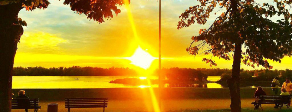 Осінній Кременчук: Золотаво-багряний вибух кольорів у Придніпровському парку та на набережній. Фото: Анатолій Сербін