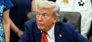 На авиабазе в США, где стоит самолет Трампа, заболели люди после вскрытия «подозрительной посылки»