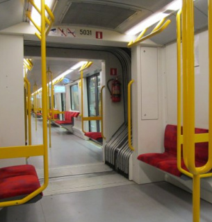 У Варшаві заборонять класти сумки на сидіння в транспорті