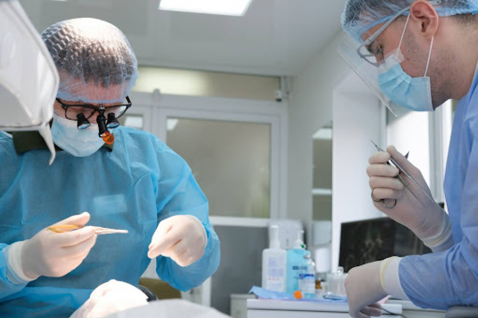 Eurodental: изготовление и установка зубных коронок под ключ