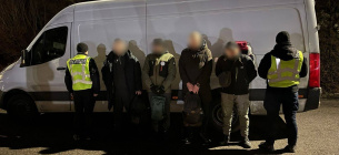 Задержание перевозчика: мужчин везли в запечатанном автобусе