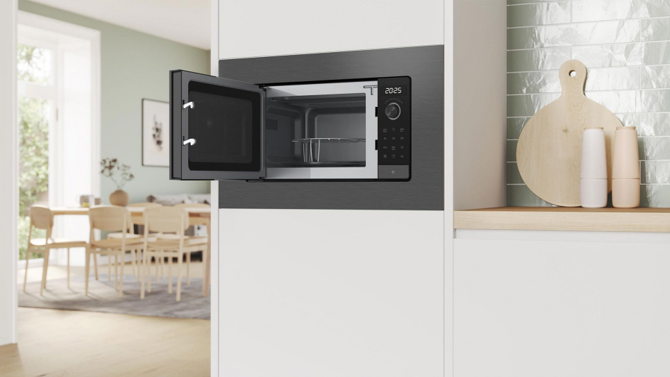 День мікрохвильової печі 2025 — історія винаходу та його вплив. Зображення: Bosch
